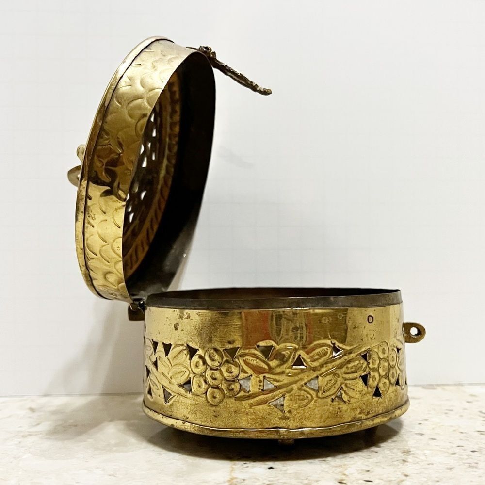 Vintage Brass Etched Hinged Box – Made in India - Incense or Jewelry Keepsake - Picture 5 of 14